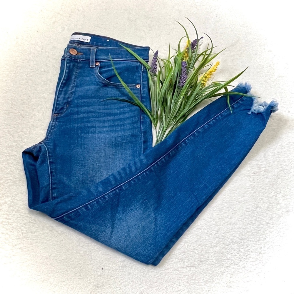 LOFT Classic Medium Wash Skinny Jean - 28/6 (measures 30")